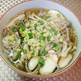 きのこと揚げ玉の蕎麦